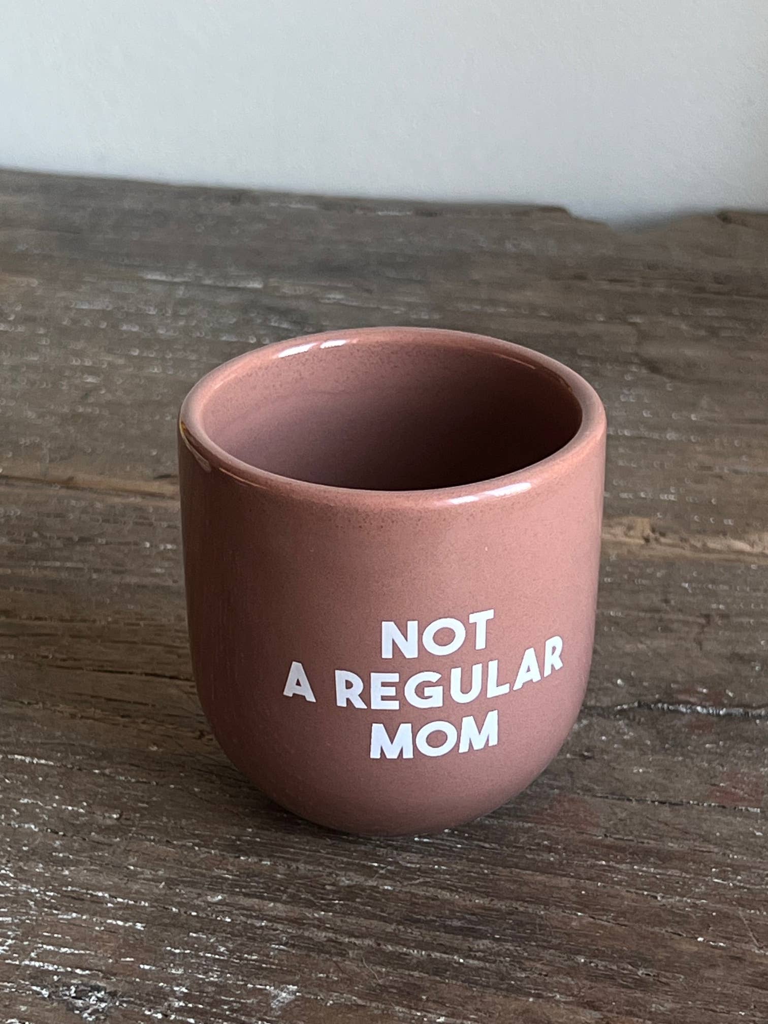 Becher Not A Regular Mom von Sisi