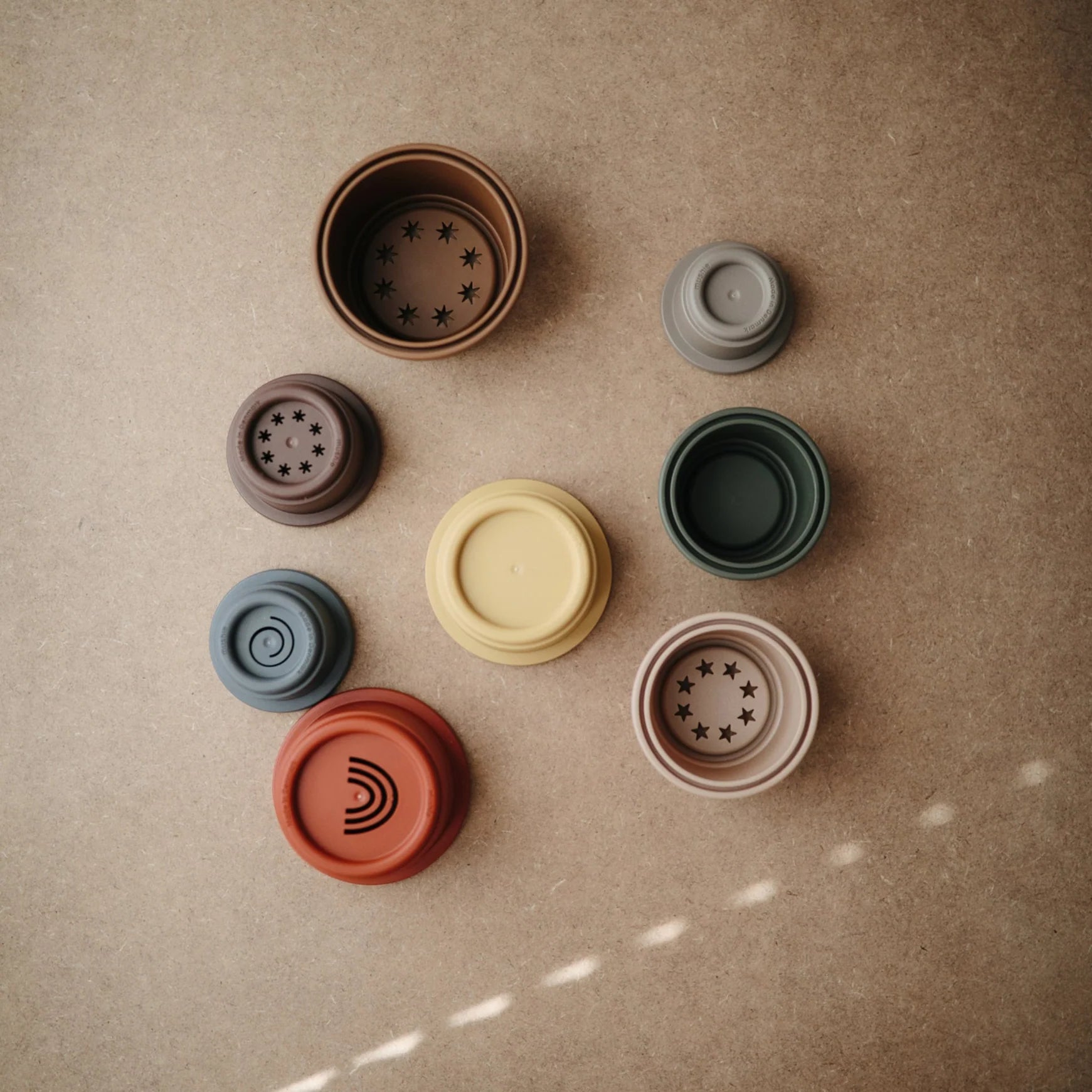 Stacking Cups Toy von Mushie