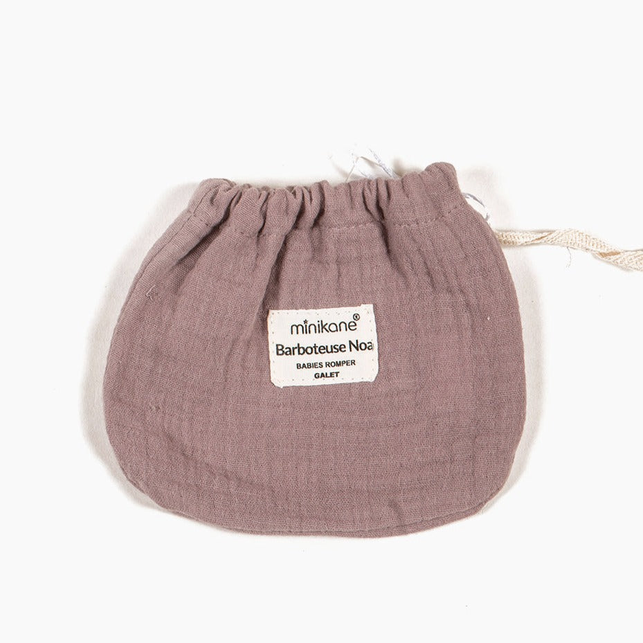 Puppenhosenkleid mit Mütze für Puppen klein von Minikane