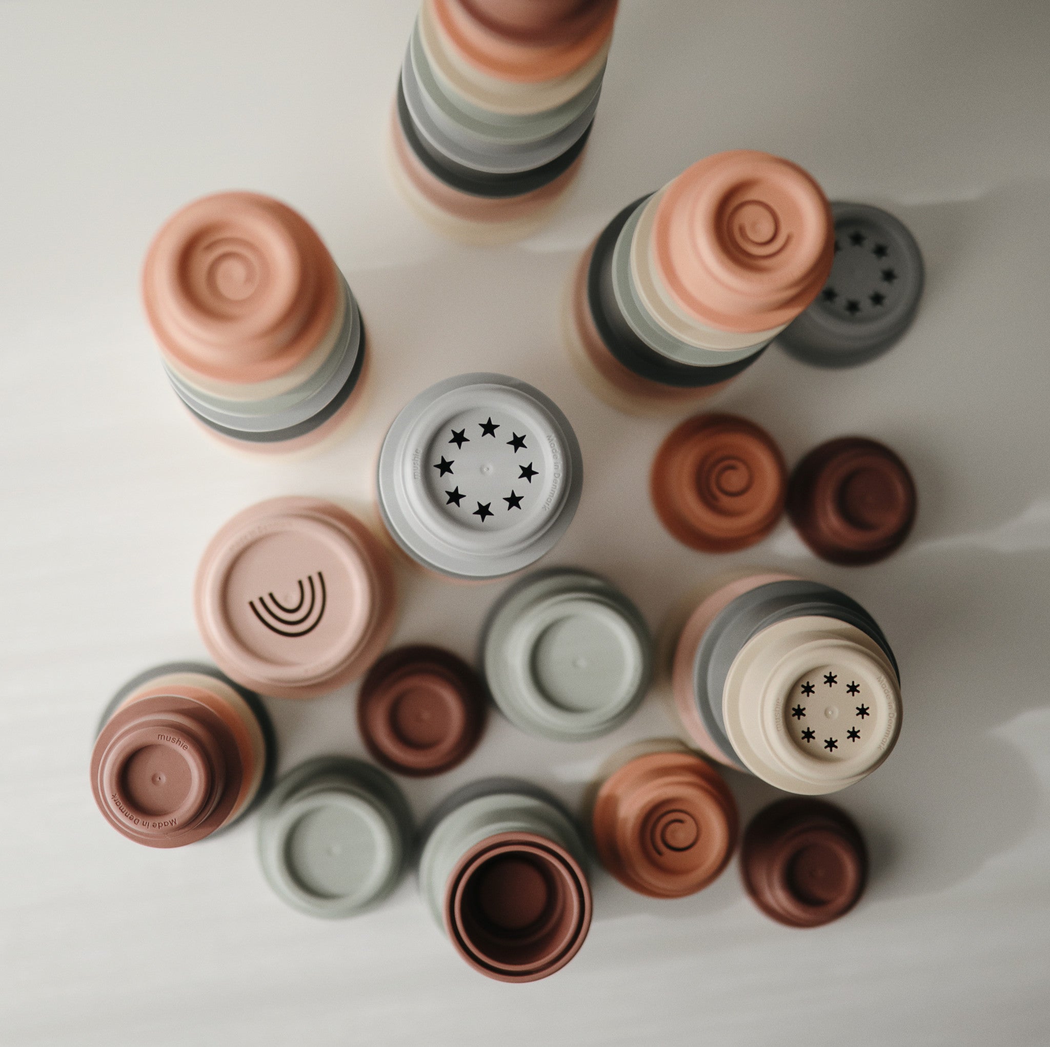 Stacking Cups Toy von Mushie