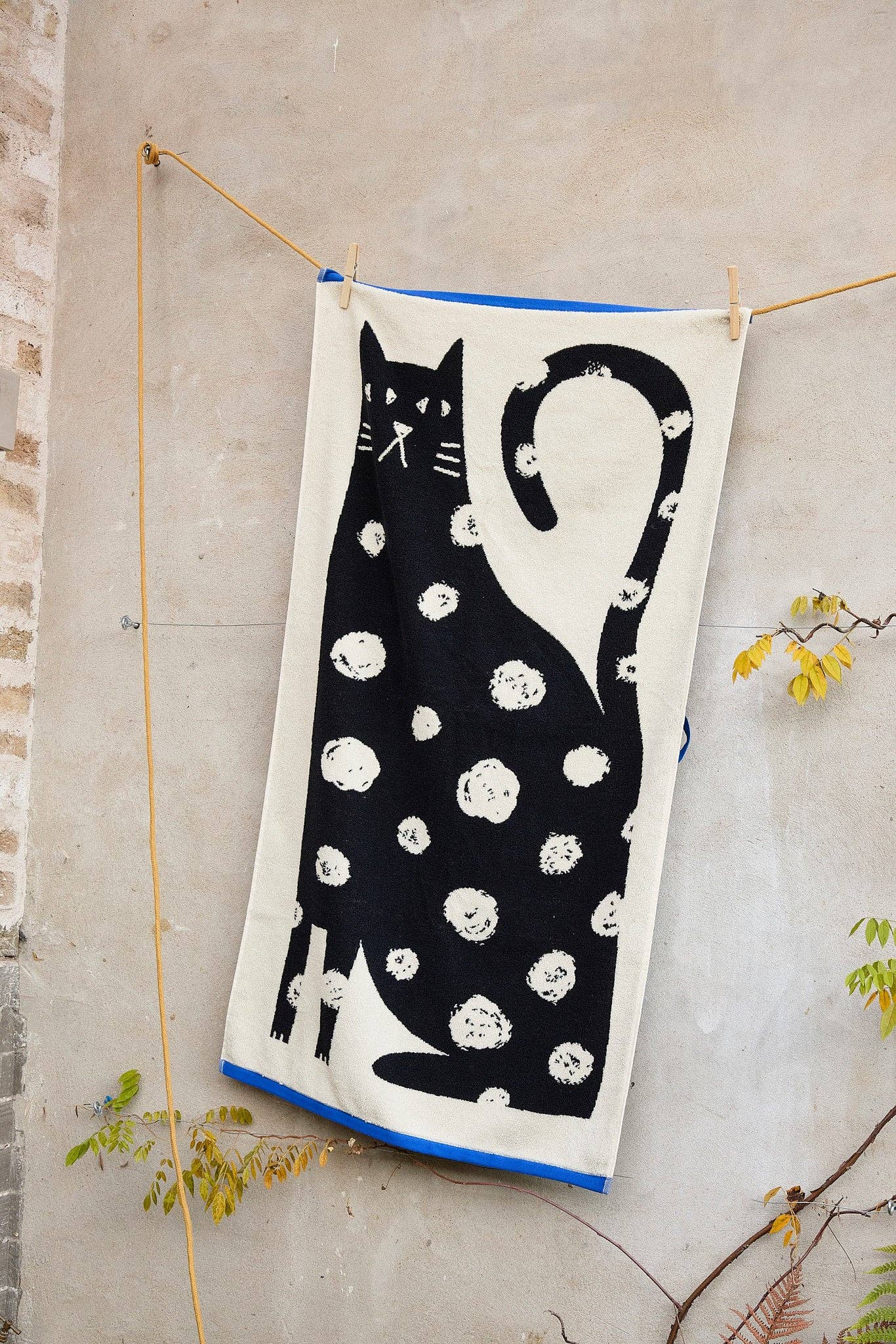 Badetuch Katze aus Baumwolle von Donna Wilson