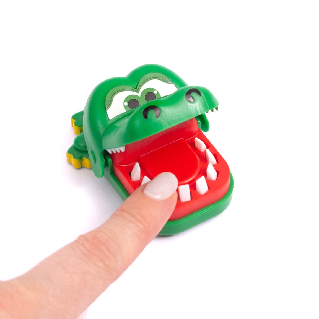 World's Smallest Crocodile Dentist – Detailansicht Krokodil öffnet Maul