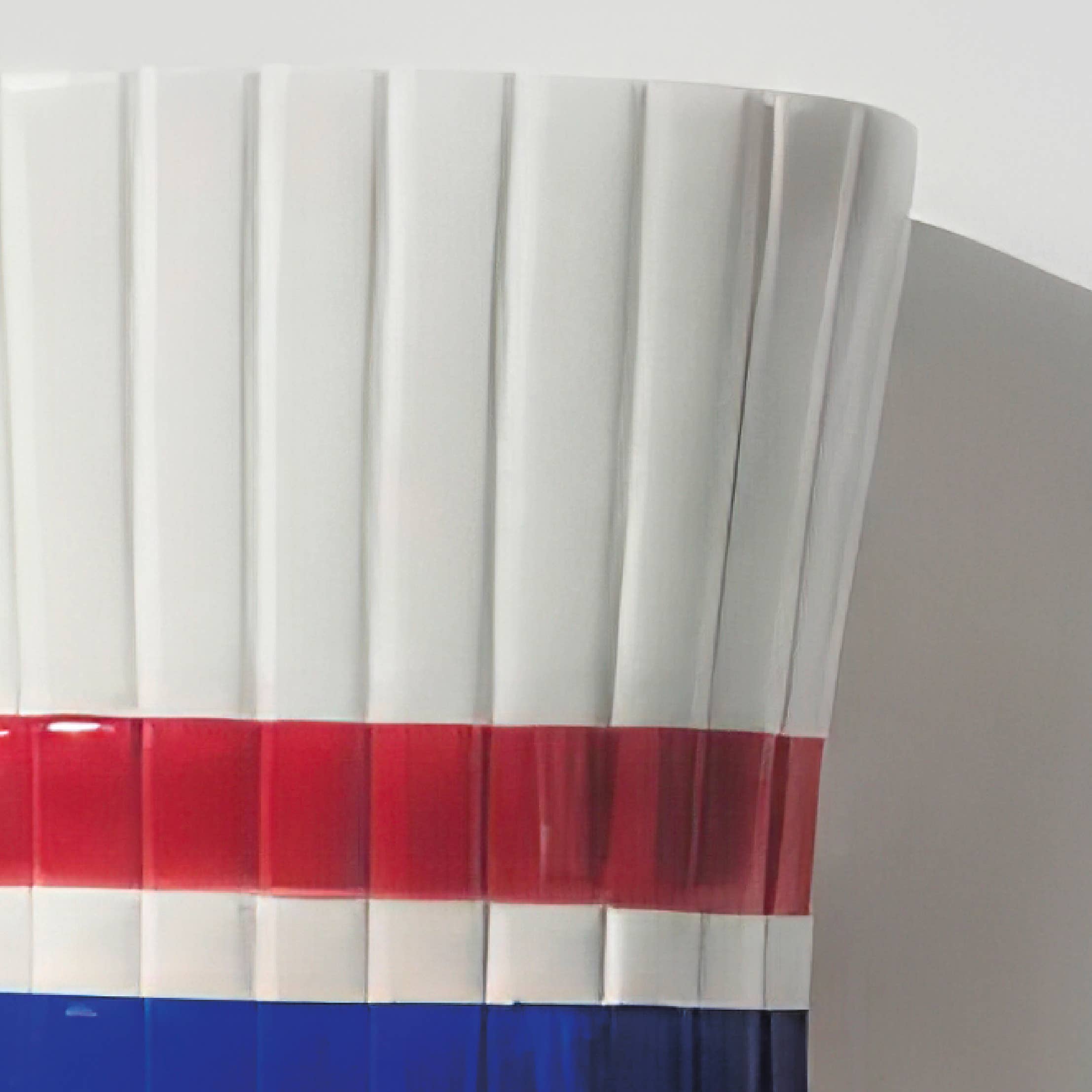 Wandvase Socke von Upside Stories - mit Trockenblumen dekoriert
