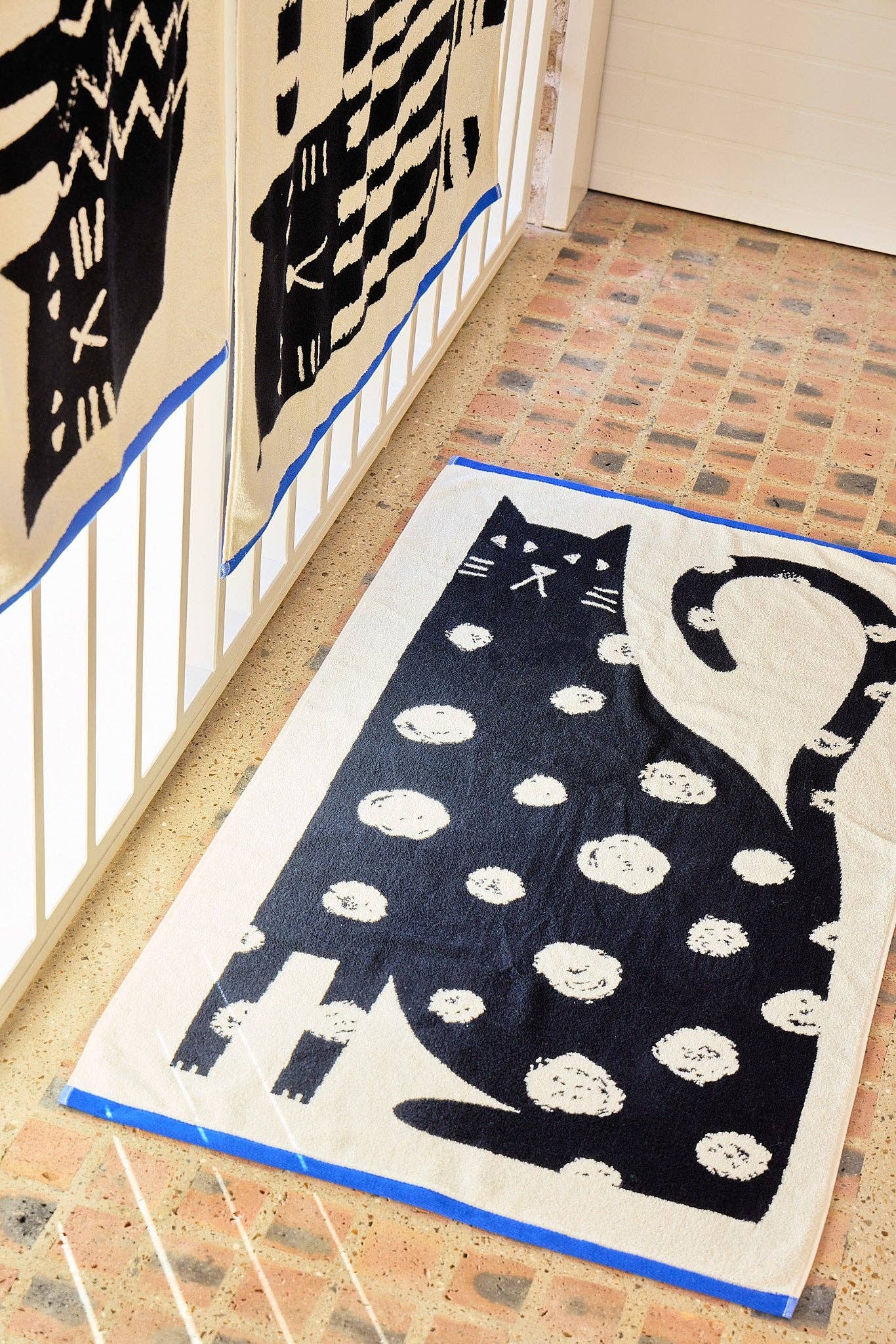 Badetuch Katze aus Baumwolle von Donna Wilson