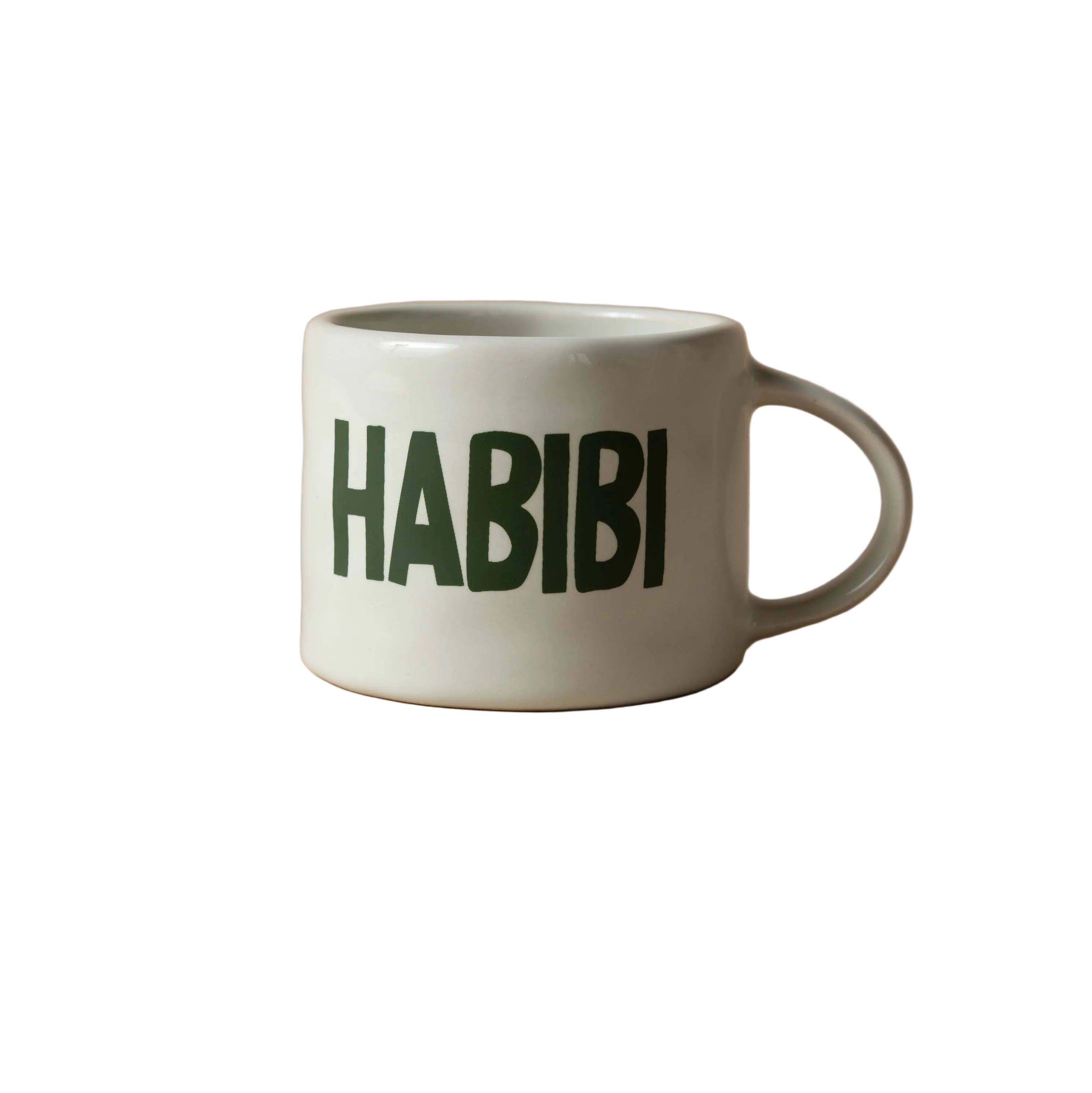 Tasse Habibi von Sisi house of style – weisse Keramiktasse mit dunkelgrünem Schriftzug