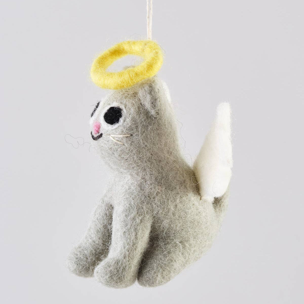 Wrap Gabby Cat Filzanhänger – Katze am Weihnachtsbaum Detailansicht