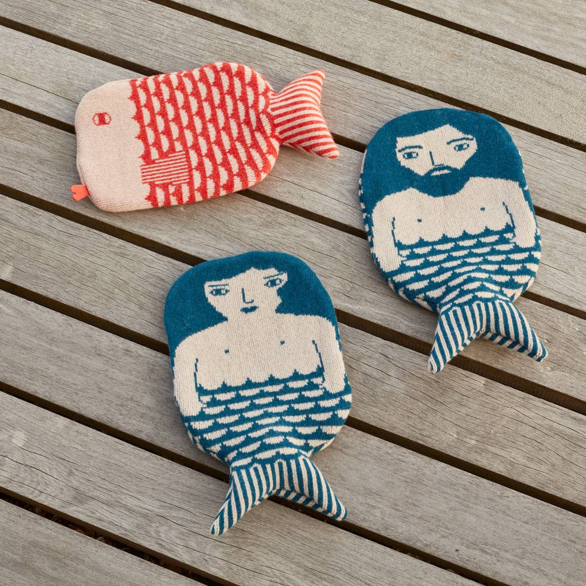Merman Bettflasche Donna Wilson – seitliche Ansicht 100% Lammwolle