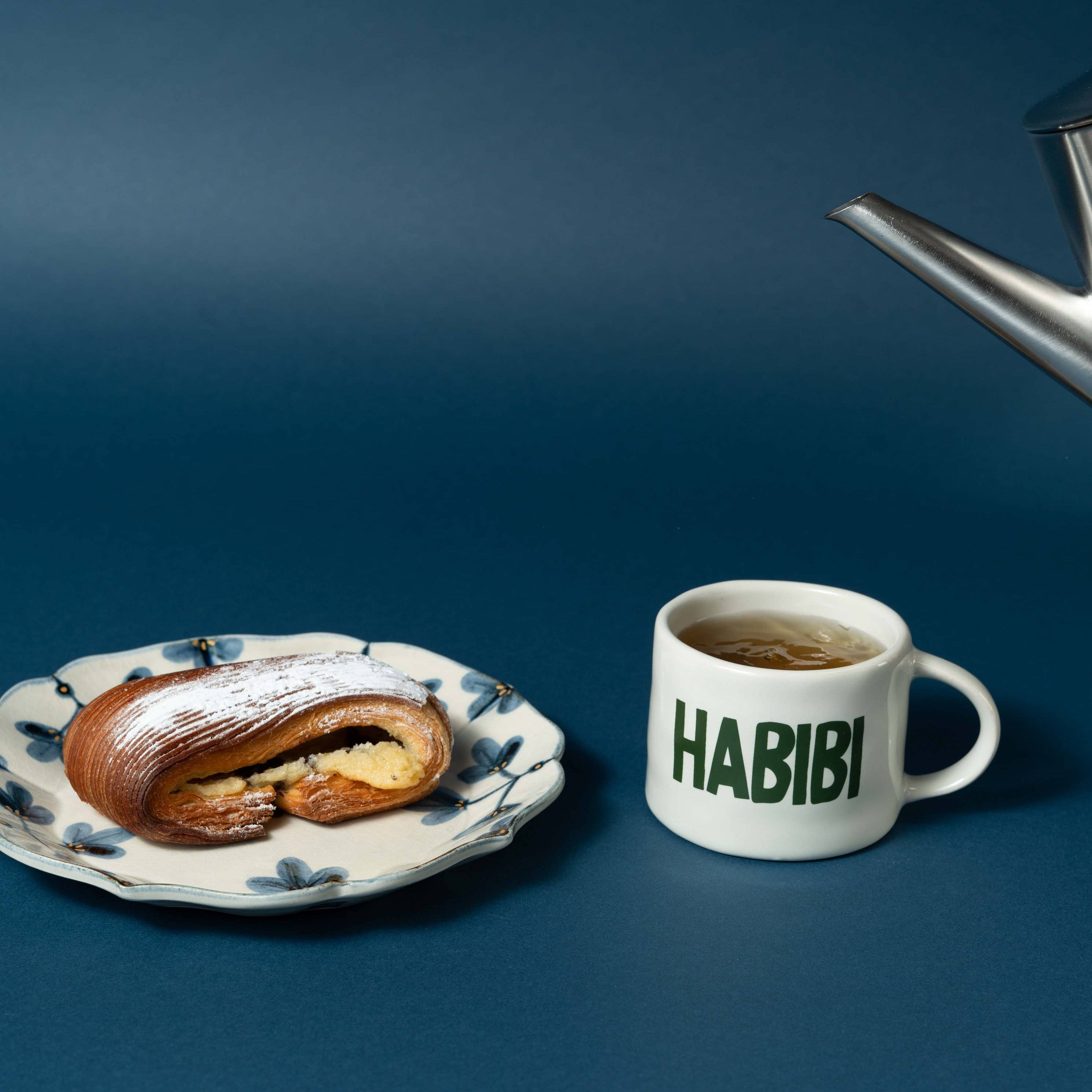Sisi Tasse Habibi – Detailansicht Schriftzug handgefertigt