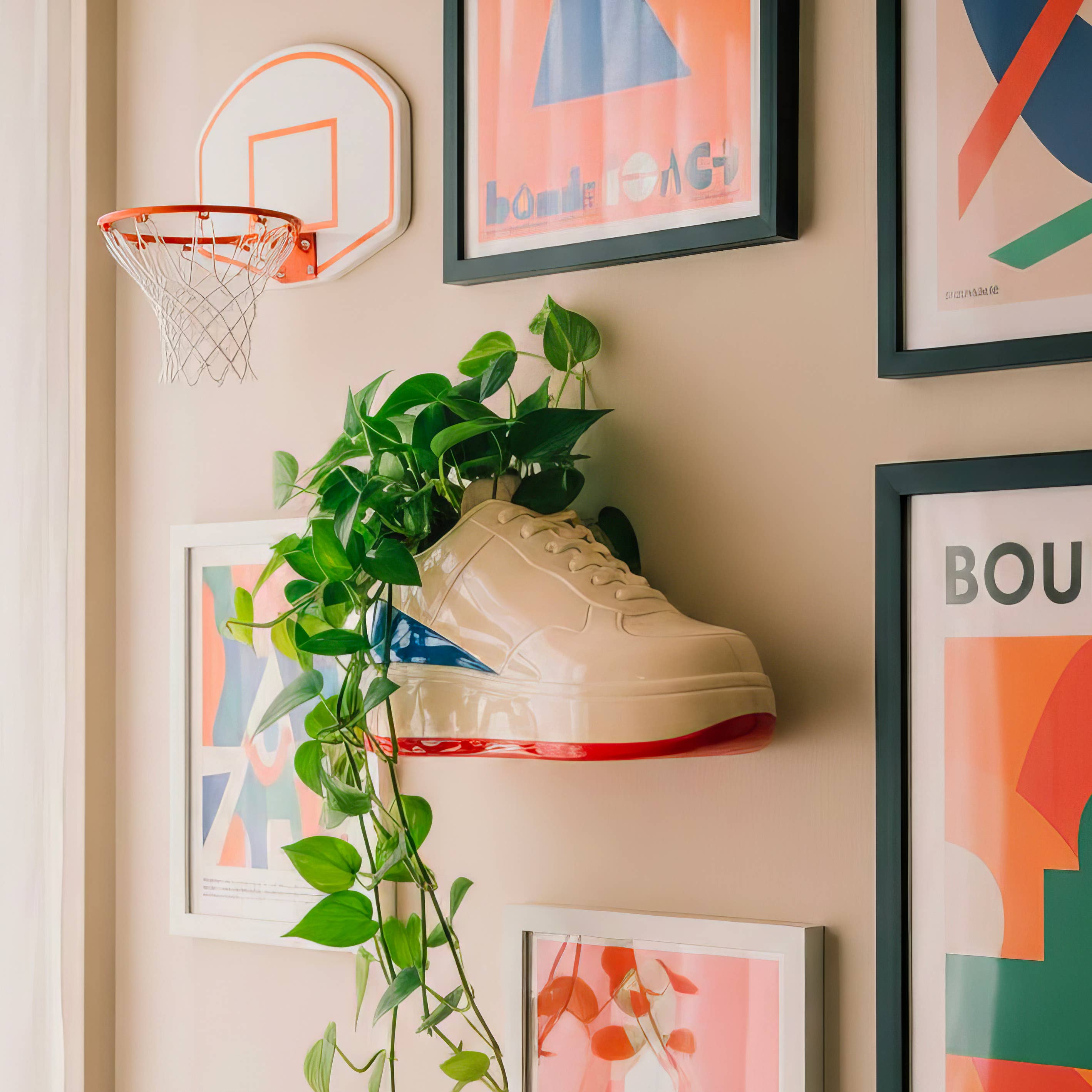 Vase Sneaker von Upside Stories - Stimmungsbild mit Trockenblumen dekoriert
