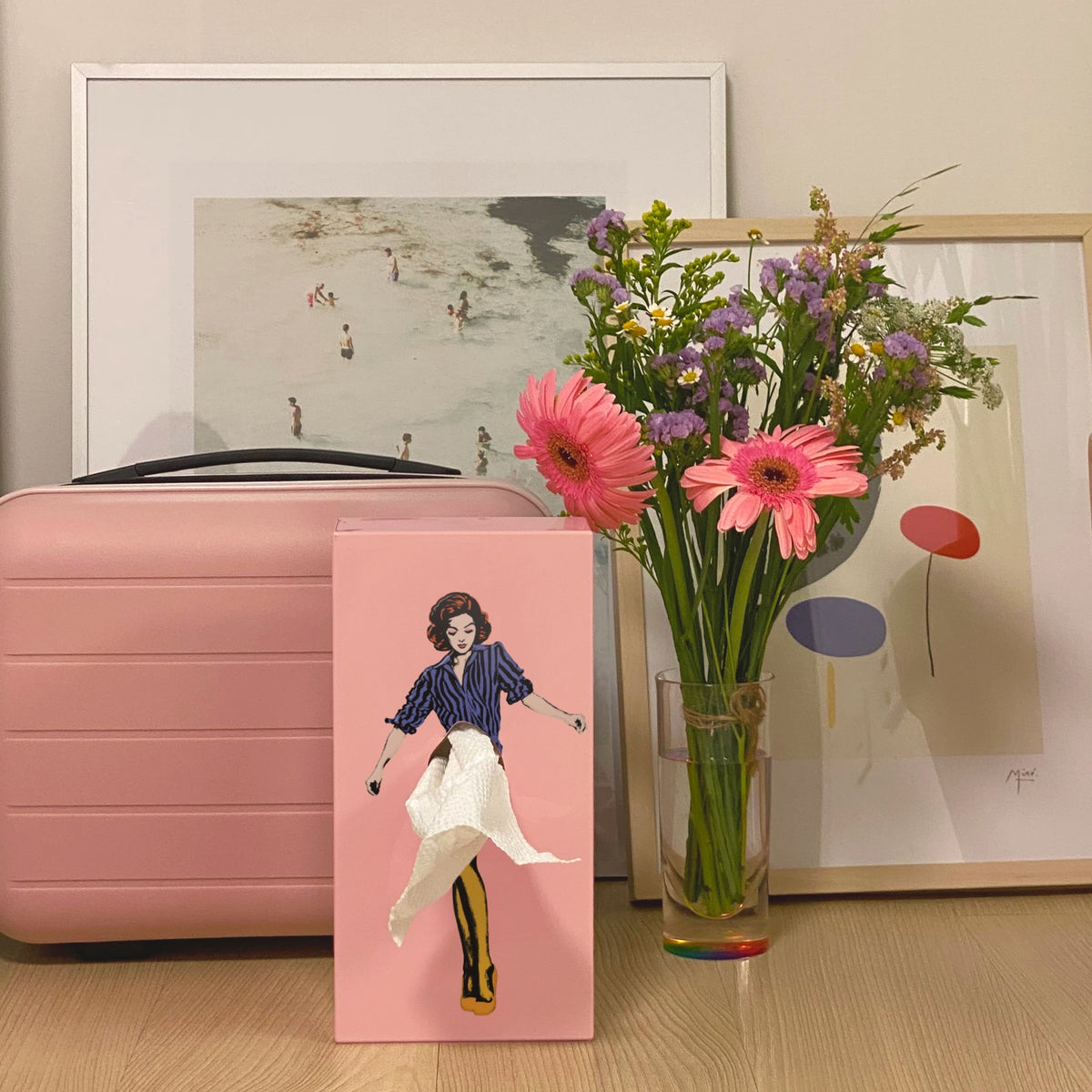 Vintage Girl Taschentuchbox Spextrum – Lifestyle mit Kleenex