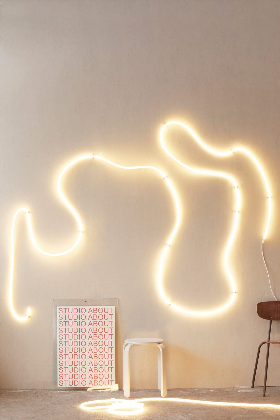 Studio About Flex Tube grün – Lifestyle Wohnzimmer gebogen