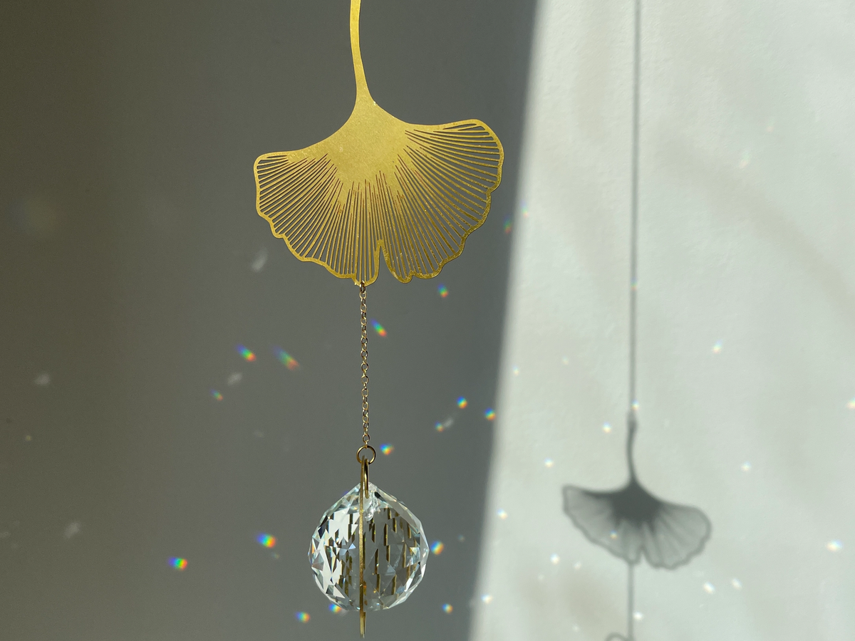 Lichtfänger Hand von Von Lani – Suncatcher Kristallglas Fensterdeko