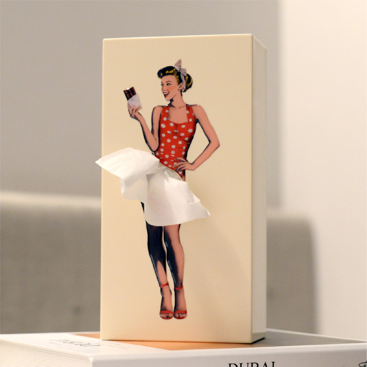 Spextrum Vintage Girl Box – Lifestyle auf Tisch mit Taschentüchern