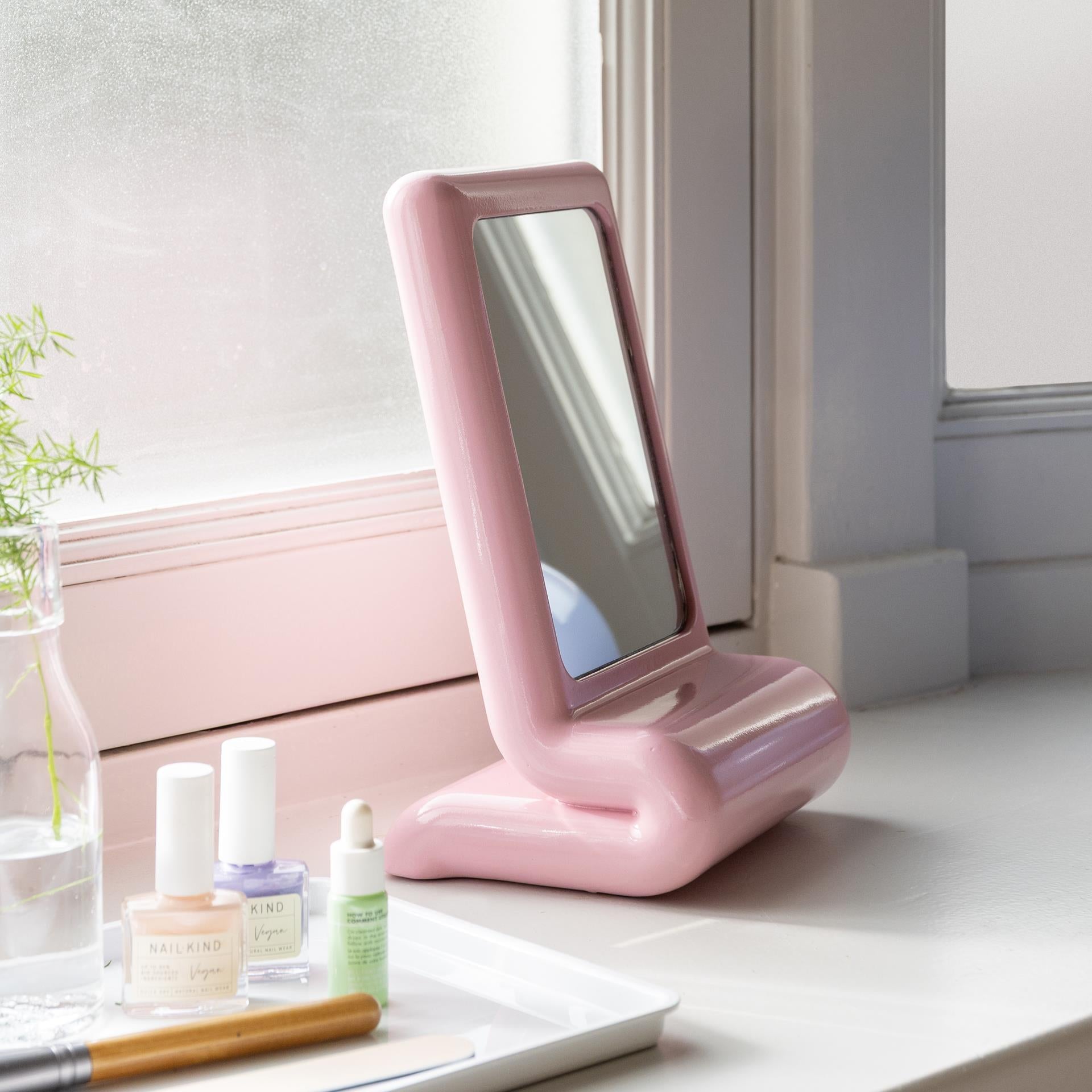 Spiegel Vanity Whip &klevering – Detailansicht verspielter Handspiegel