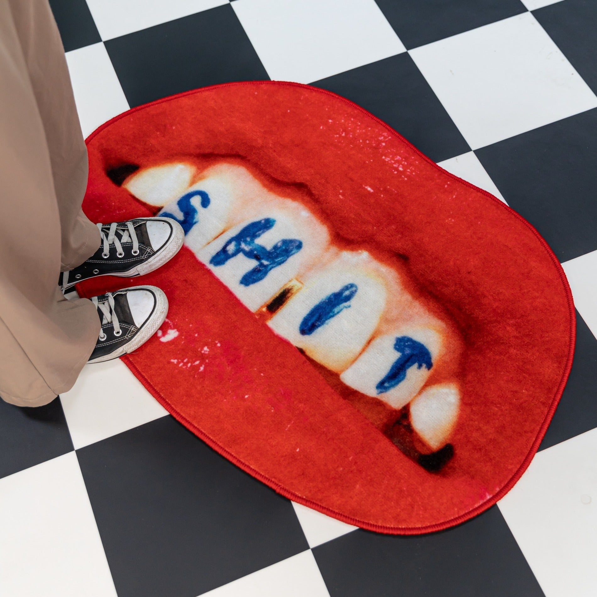 Mat Shit Toiletpaper × Seletti – Lifestyle Eingangsbereich, Detailansicht Motiv