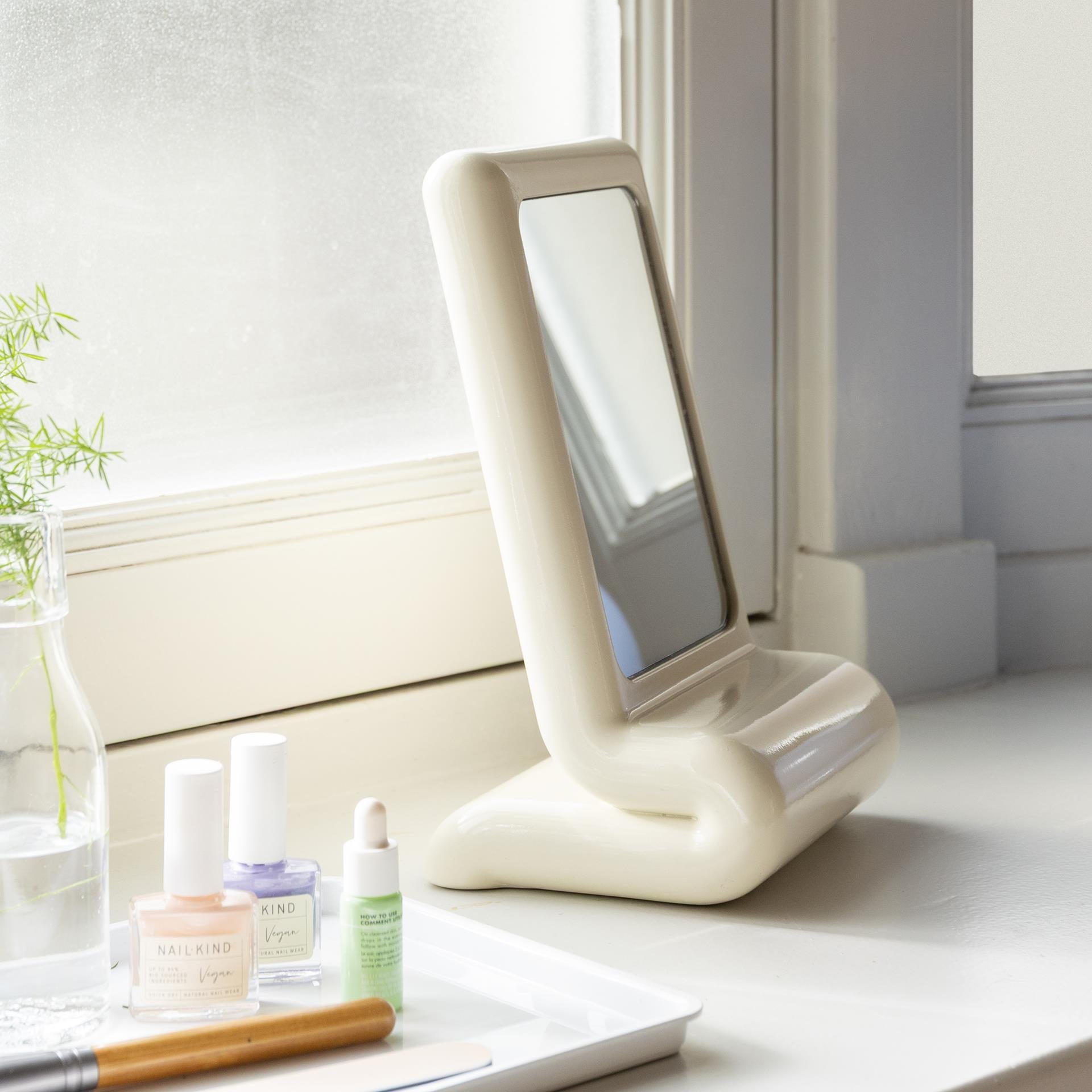 Spiegel Vanity Whip Off White – &klevering Handspiegel in Schlagsahne-Form