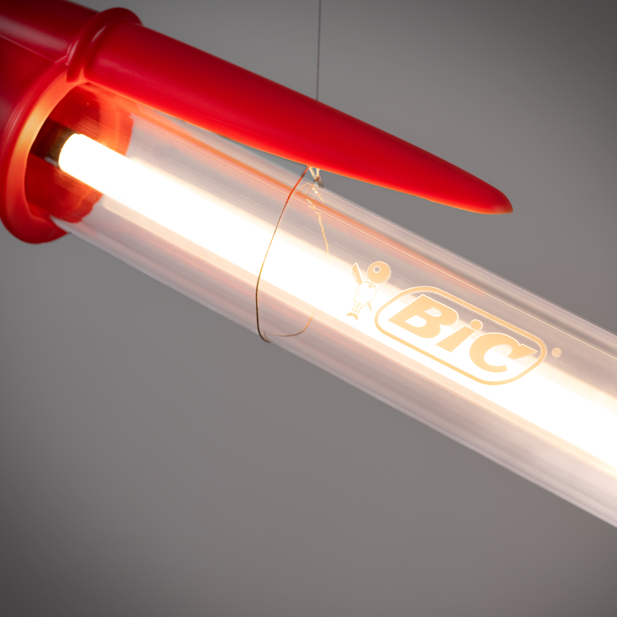 BIC Lamp Seletti × BIC – Detailansicht Lampenkopf und Sechskantform