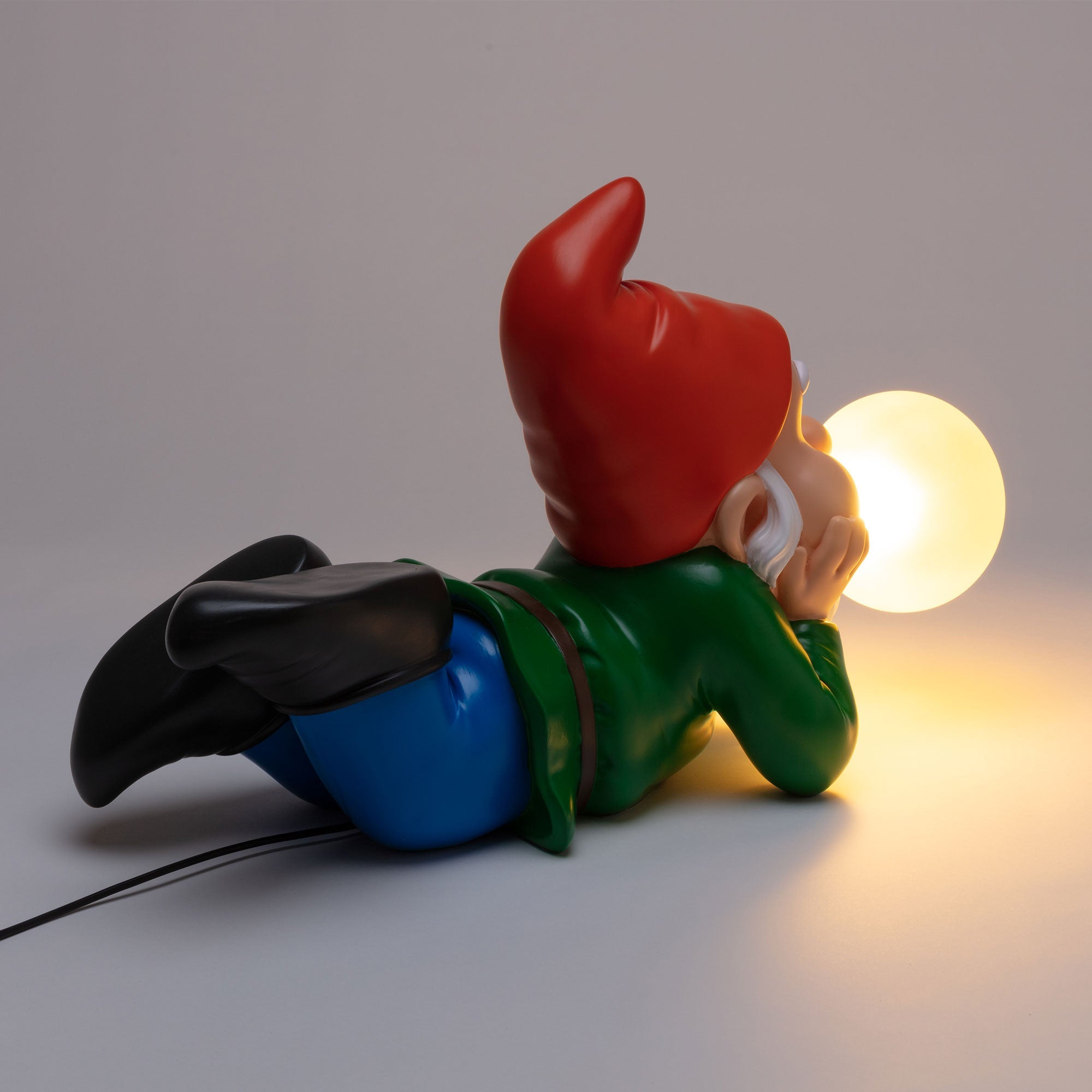Dreaming Gummy Lamp Seletti – Detailansicht liegender Gummy mit Laterne seitlich