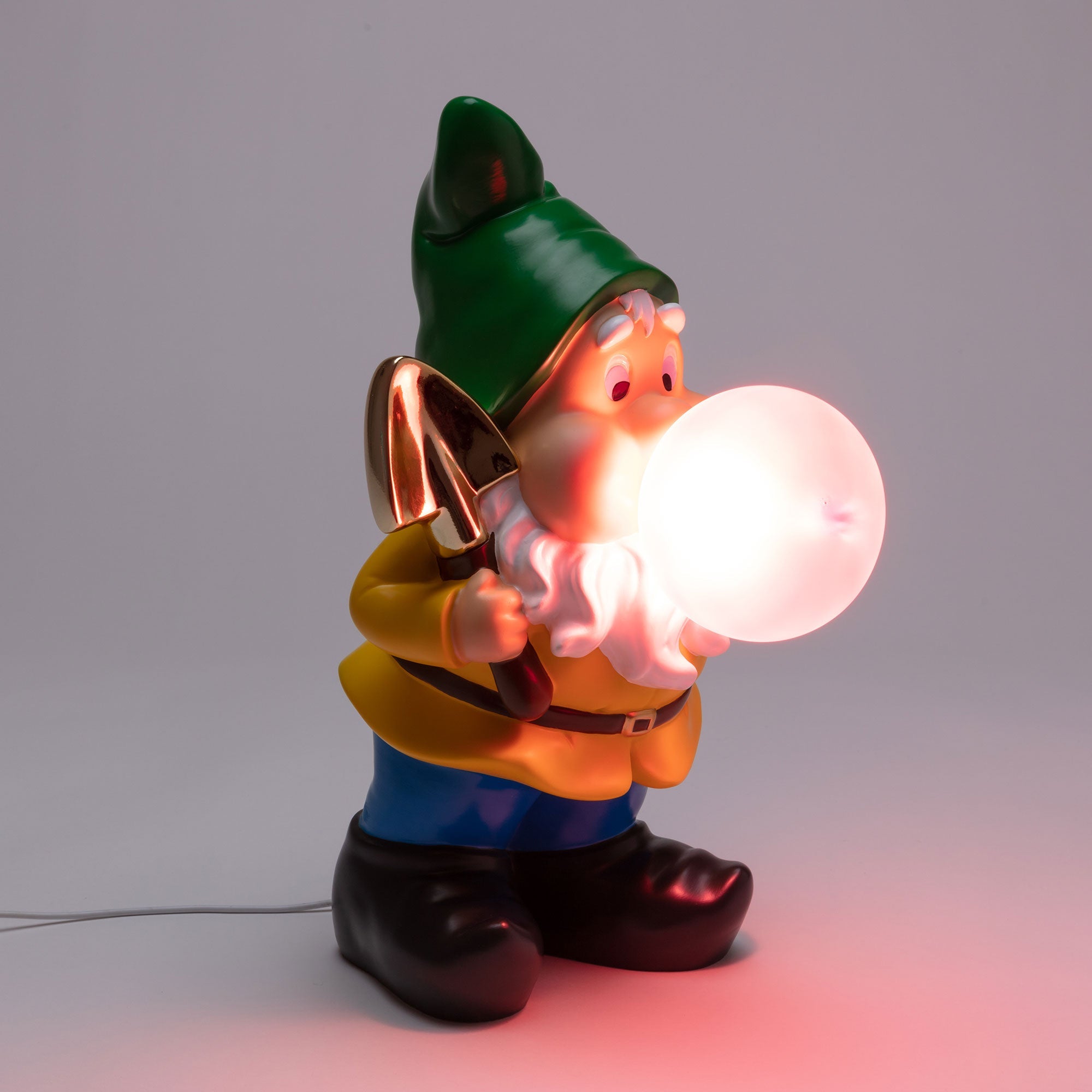 Working Gummy Lamp Seletti – Detailansicht Harz-Figur Gummy mit Laterne