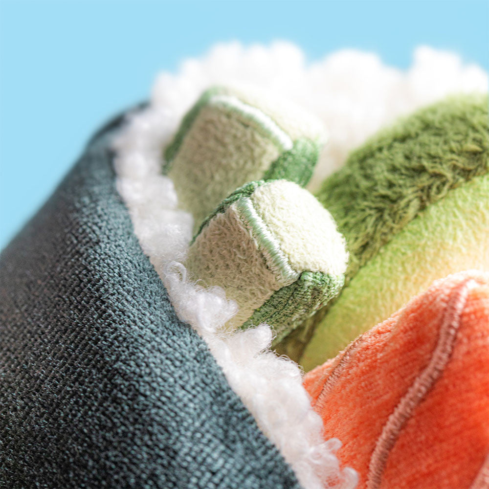 Jellycat Coneroi Temaki – superweicher Temaki-Handroll seitliche Ansicht