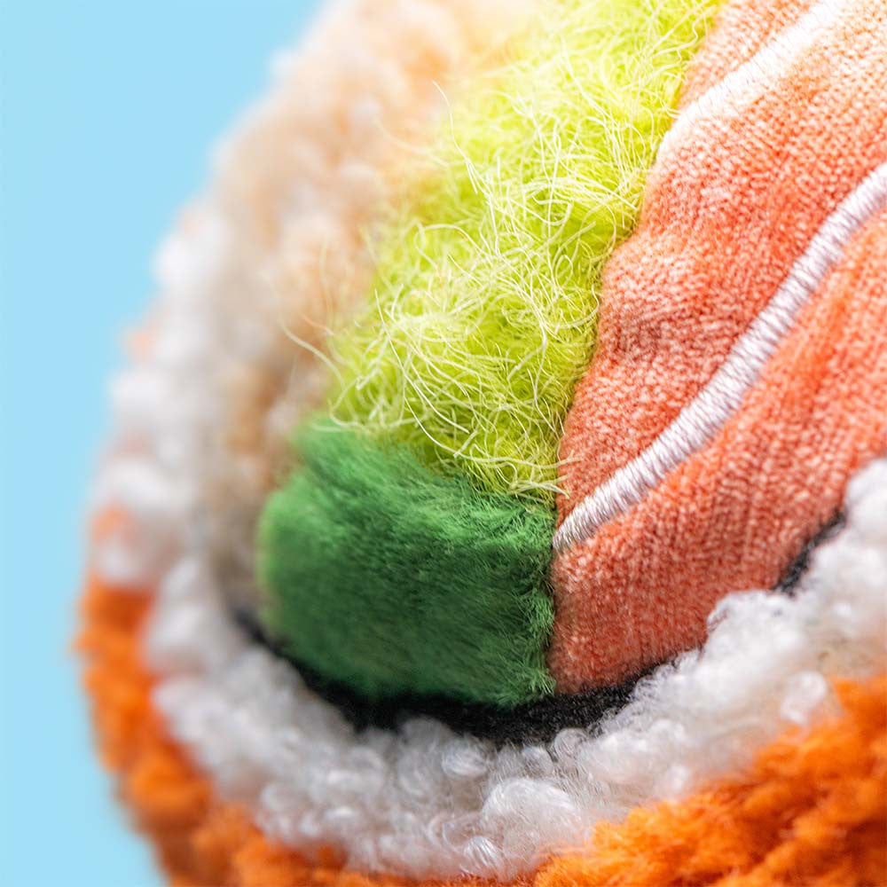 Jellycat Codhi Californian Roll – superweiche Sushirolle seitliche Ansicht