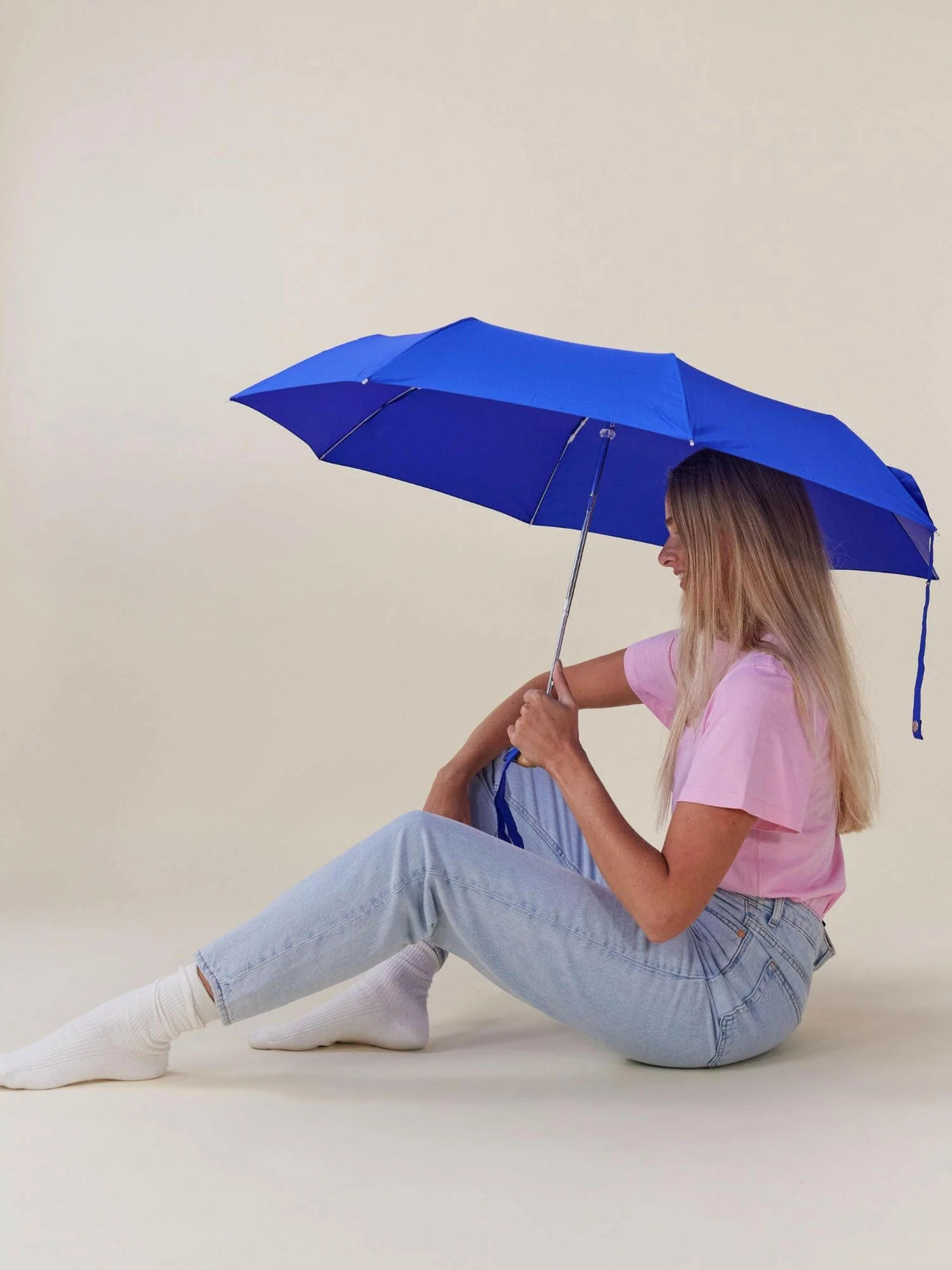 Duckhead Regenschirm Blau – aufgespannt windresistent Detailansicht